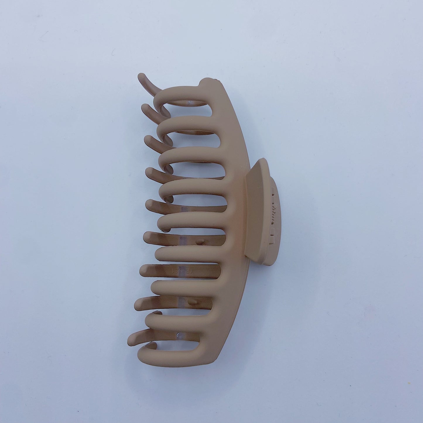 Large Hairclaw Beige